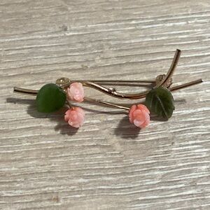 Vintage Elegant Floral Gold Tone and Green Brooch